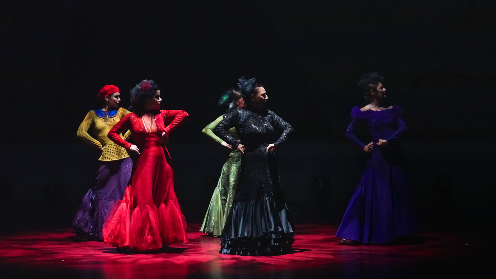 Eterno performers in theatrical costumes on stage