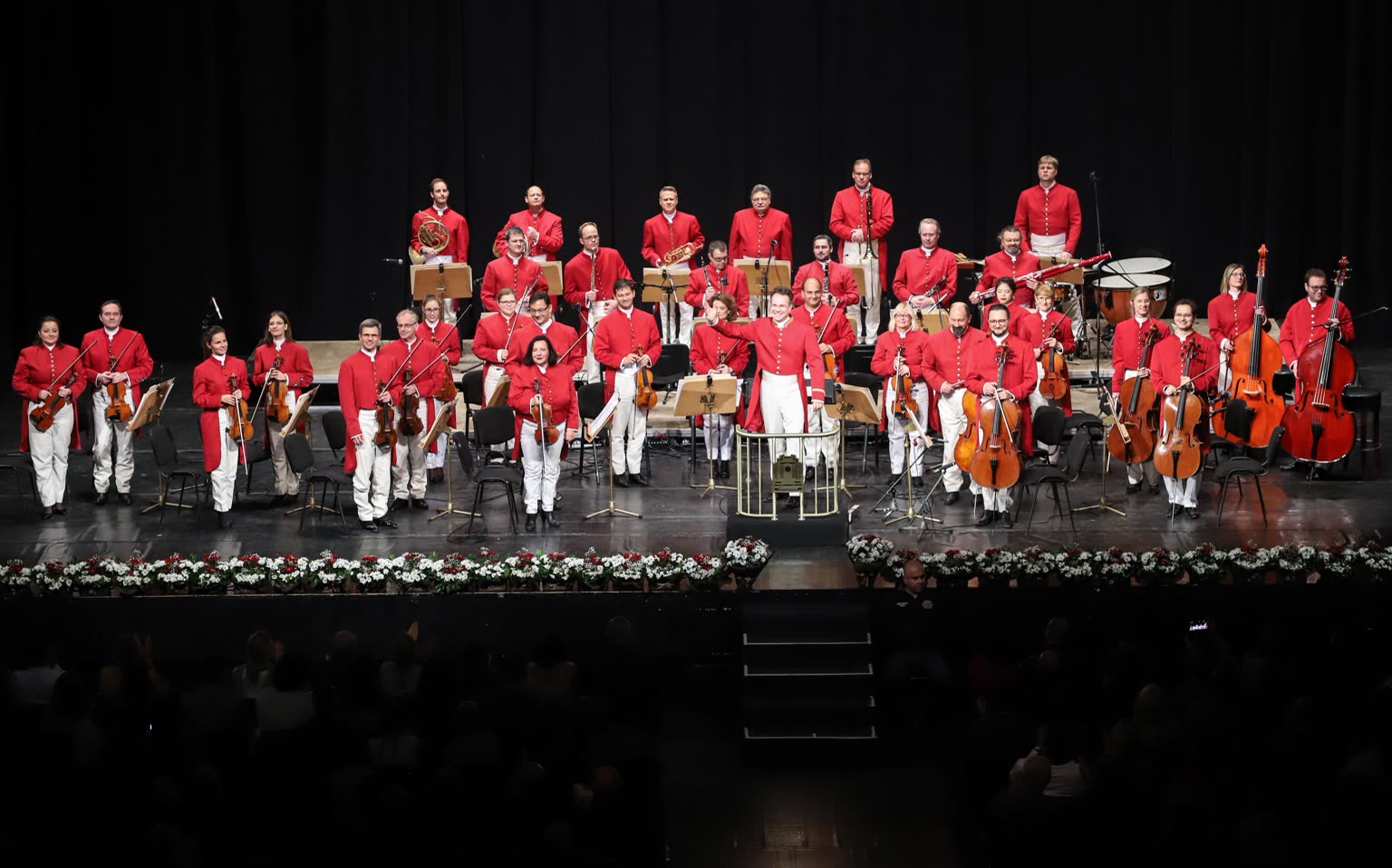 Strauss Capelle Vienna orchestra on stage during a concert promoted by Five Production Team