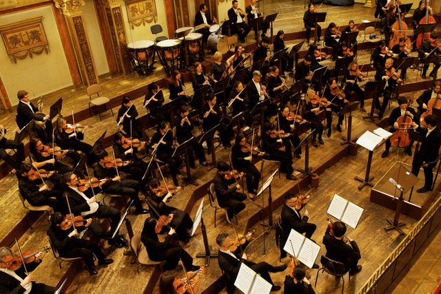 Metropolitan Kammerorchester Wien performing on stage, seen from above